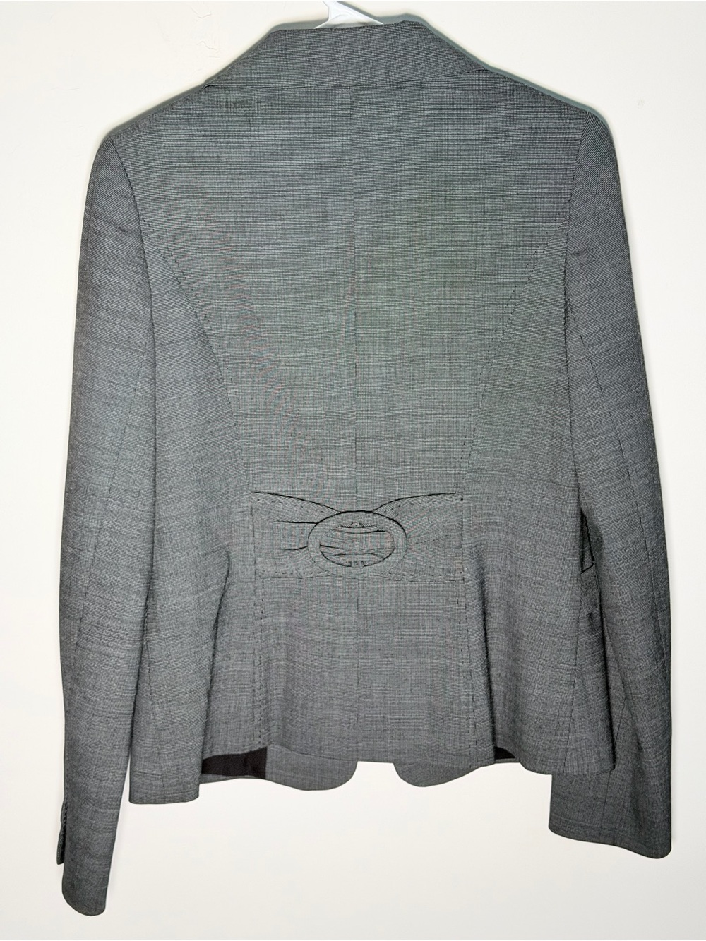 Classiques Entier Gray Two-Button Tailored Blazer - Picture 6 of 11
